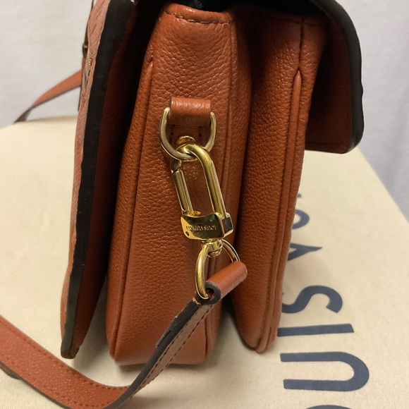Louis Vuitton Pochette Métis Tan Crossbody Bag - Picture 7 of 16